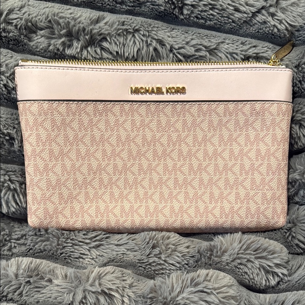 Michael Kors Pink Clutch/Cosmetic Bag Sleek Design